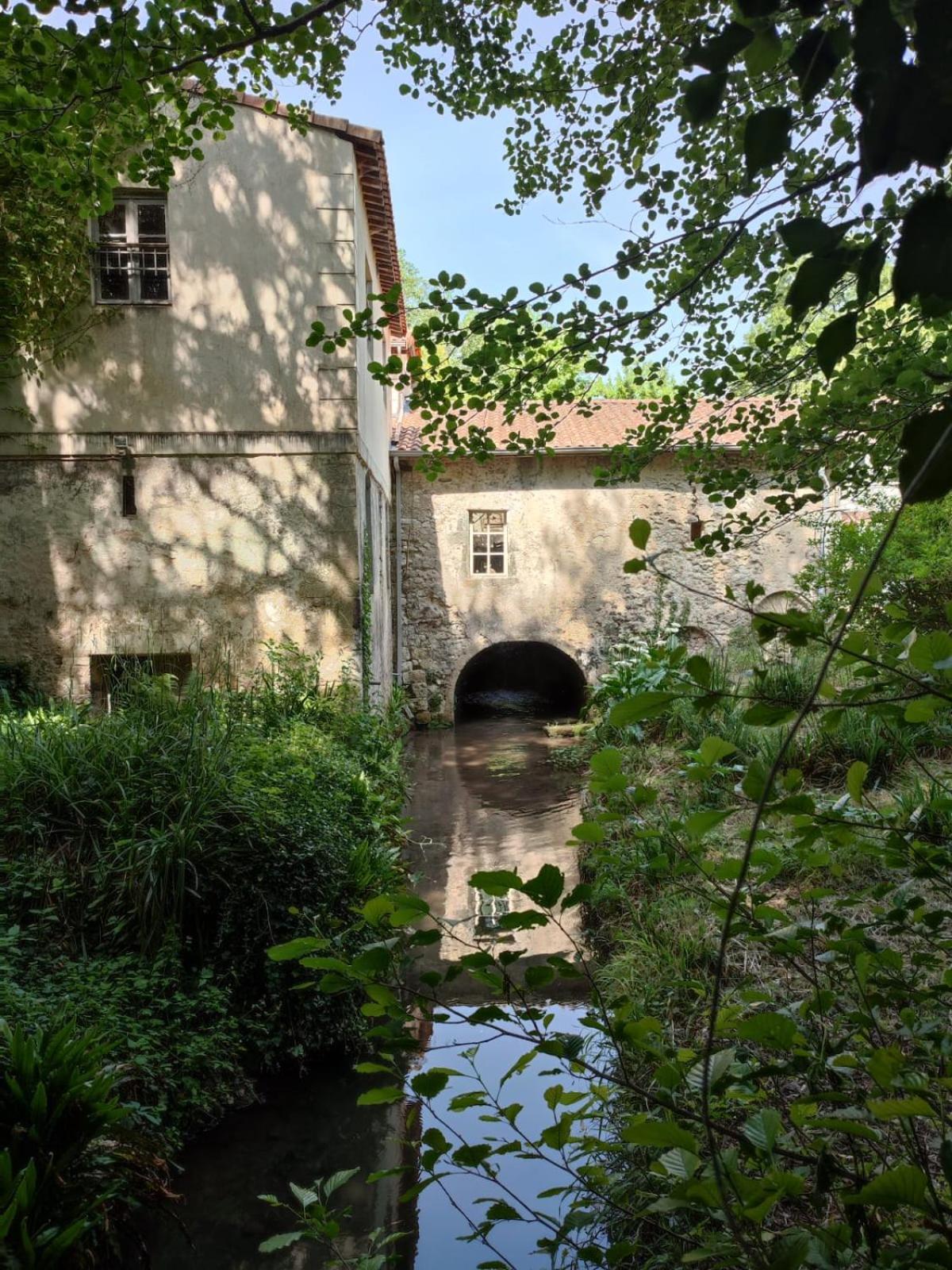 Chambre D'Hotes Le Moulin De Moulis Luaran gambar